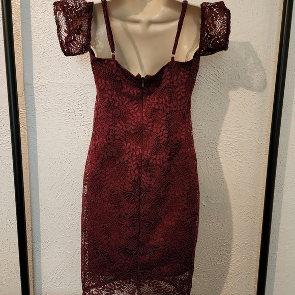 GUESS Burgundy Midi Open Shoulder Lace Dress - Picture 4 of 8
